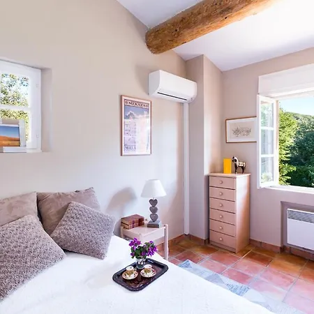 Sleeps 6 Gassin