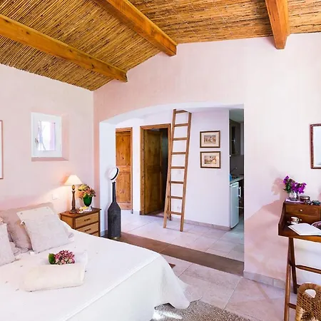 Villa Sleeps 6