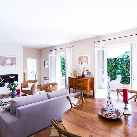 Sleeps 6 * Gassin