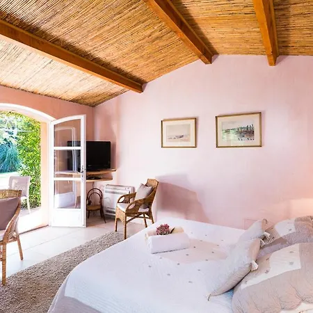 Sleeps 6 *